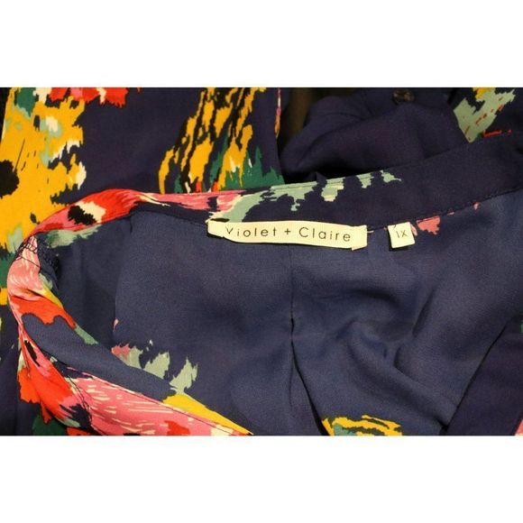 Violet and Claire Women's Blouse Plus Size 1X Floral Pattern 3/4 Sleeves with Bu - Picture 4 of 5